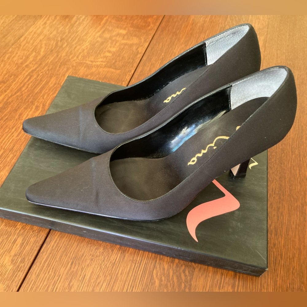 Nina Classic Black Satin Pointed Toe Heels Like New